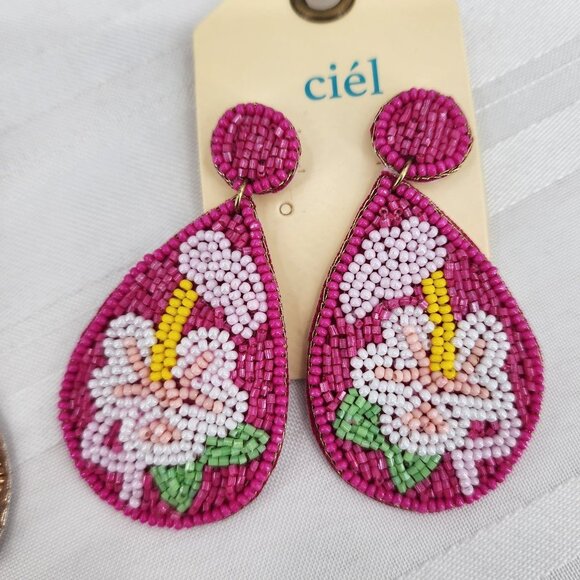 Fuchsia Tear Drop Flower Seed Bead Earrings NWT - Picture 3 of 4